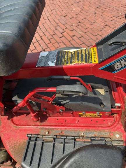 SNAPPER SR1333 33” RIDING MOWER WITH MULCHING KIT (13 HP BRIGGS & STRATTON)
