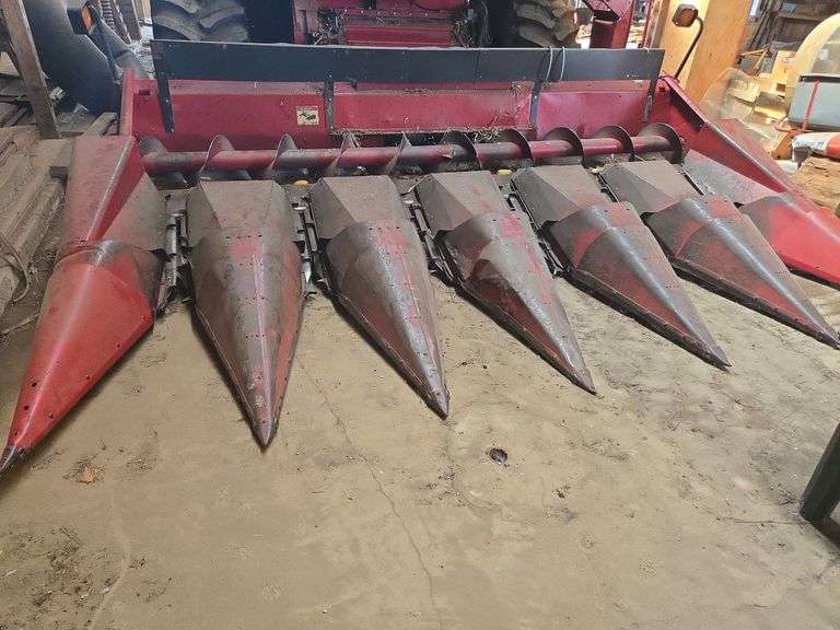 Case model 1063 6 row cornhead attachment