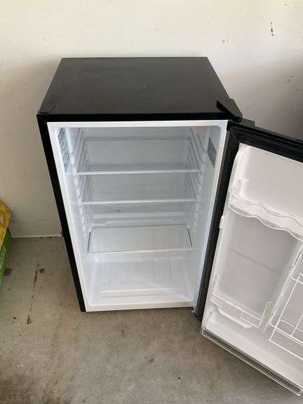 Frigidaire Apartment Size Refrigerator