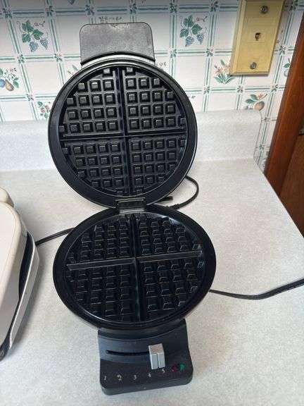 LEAN MEAN GRILLING MACHINE, CUISINART WAFFLE MAKER