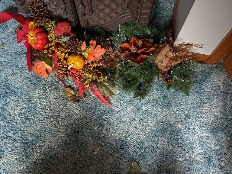 LARGE LOT OF CHRISTMAS HOLIDAY DECOR