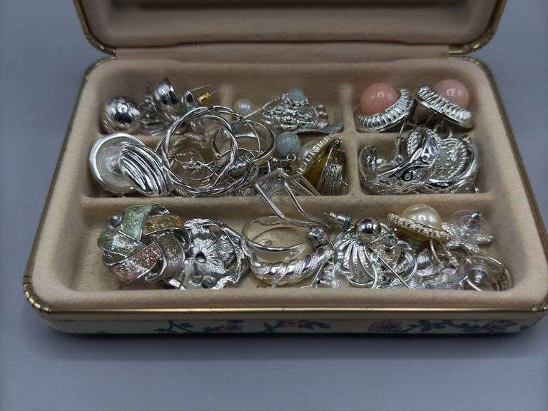 VARIETY OF BEADED NECKLACES, BRACELETS, EARRINGS