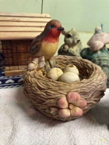 DECORATIVE LOT ANIMAL FIGURINES