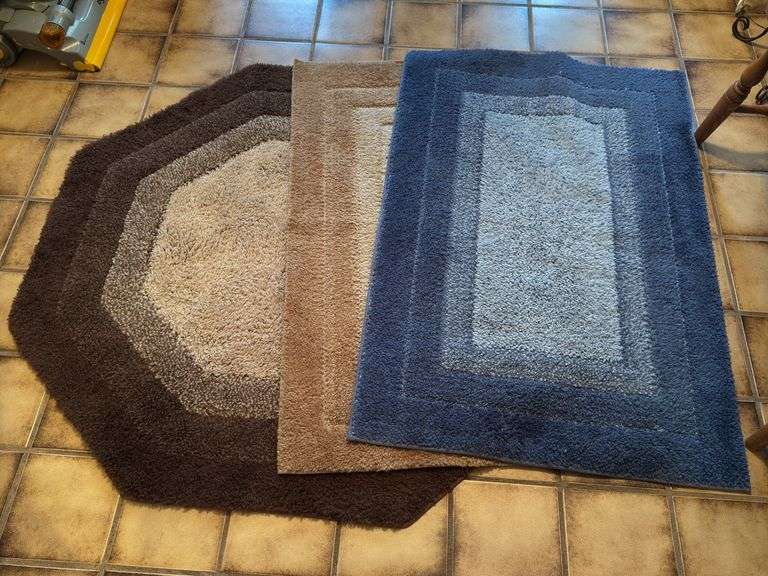 SET OF 3 FLOOR RUGS IN GREAT CONDITION