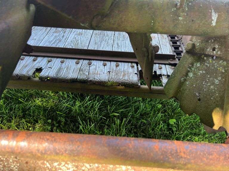 New Idea 217 PTO manure spreader