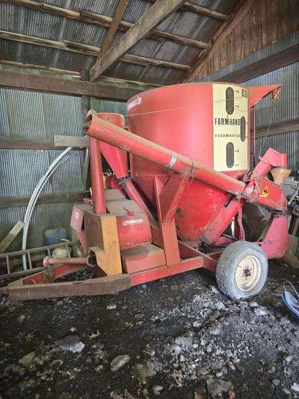 Farmhand 830 Feed Master grinder-mixer