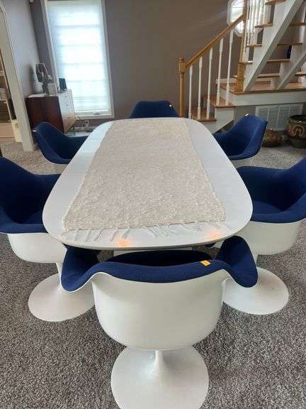 Eero Saarinen Pedestal Conference/ Dining Table and (6) Chairs