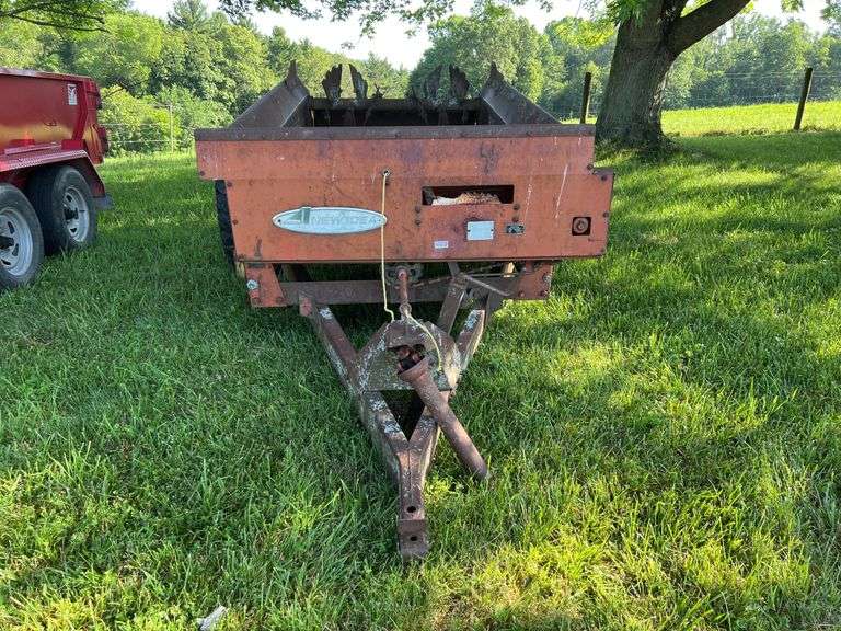 New Idea 217 PTO manure spreader