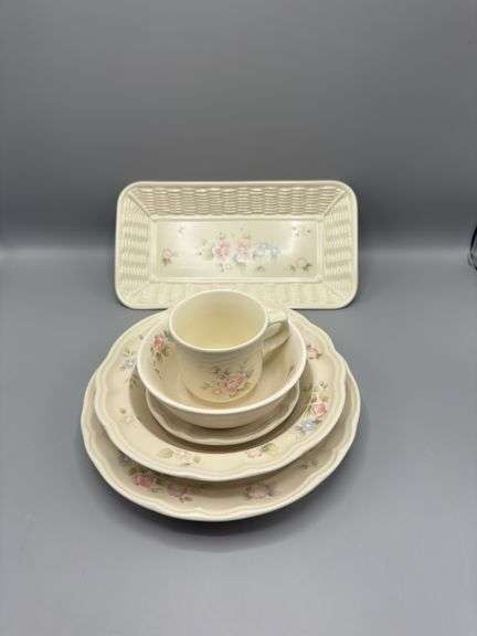 PFALTZGRAFF DINNERWARE SET