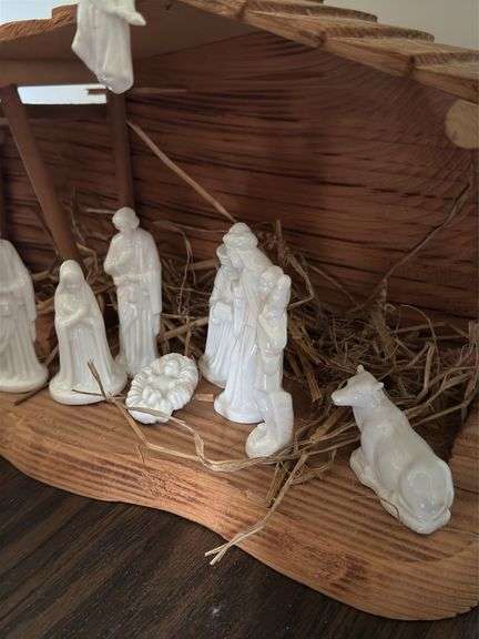 CHRISTMAS NATIVITY SCENE PORCELAIN FIGURINES AND WOODEN STABLE