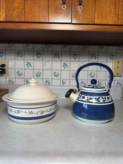 PFALTZGRAFF CASSEROLE DISH AND TEAPOT