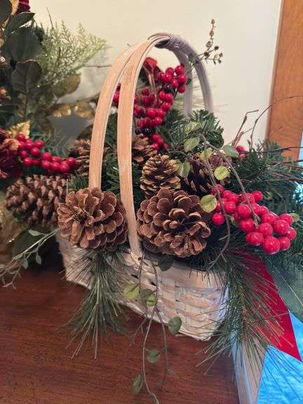 DECORATIVE FLORAL ARRANGEMENT BASKETS