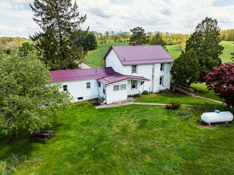 Home & Outbuildings, 5 Acres, 419 ft frontage