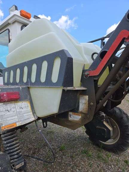 Melroe 3430 Spra-coupe sprayer