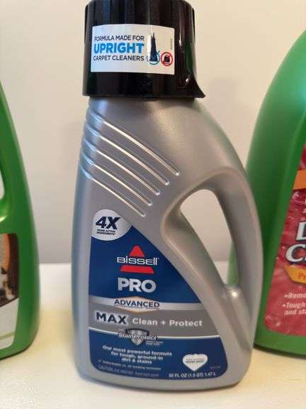 BISSELL REVOLUTION PET PRO LIKE NEW WITH ACCESSORIES AND CLEANING AGENTS