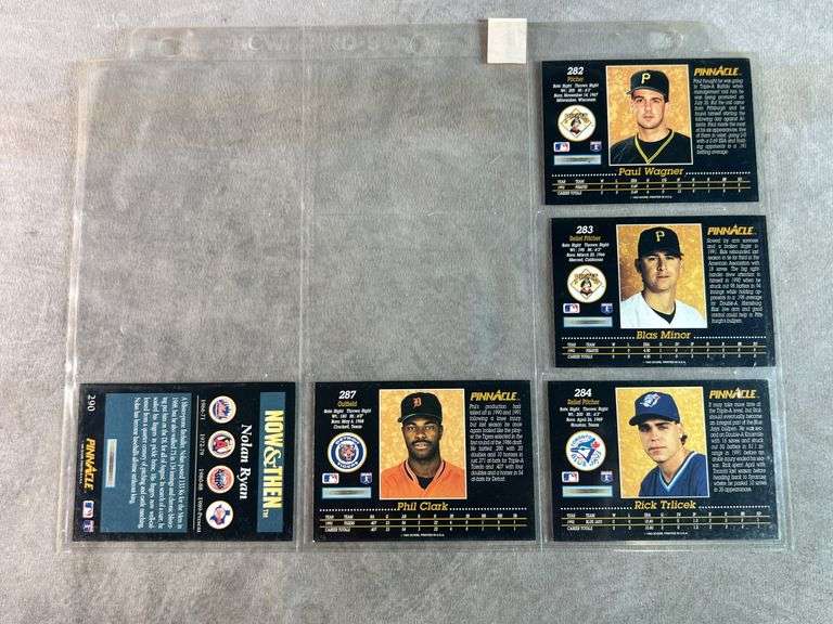 Assortment of Baseball Cards