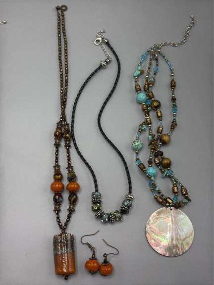 VARIETY OF BEADED AND TURQUOISE NECKLACES AND PAIR OF MATCHING EARRINGS
