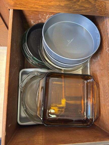 CAKE PANS, PIE PANS, CASSEROLE DISH, BAKING DISHES