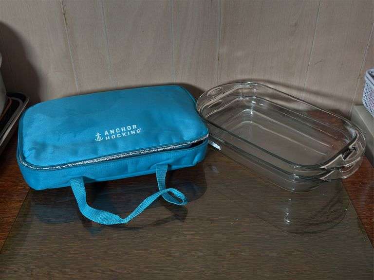 SET IF ANCHOR HOCKING OVEN-SAFE GLASS 9x13 PANS AND INSULATED BAG