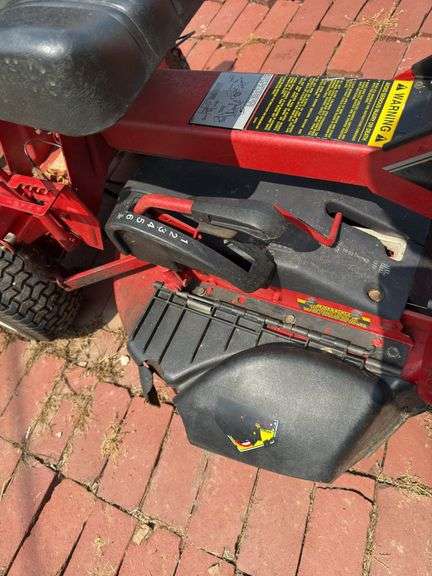 SNAPPER SR928 28” RIDING MOWER (10 HP BRIGGS & STRATTON)