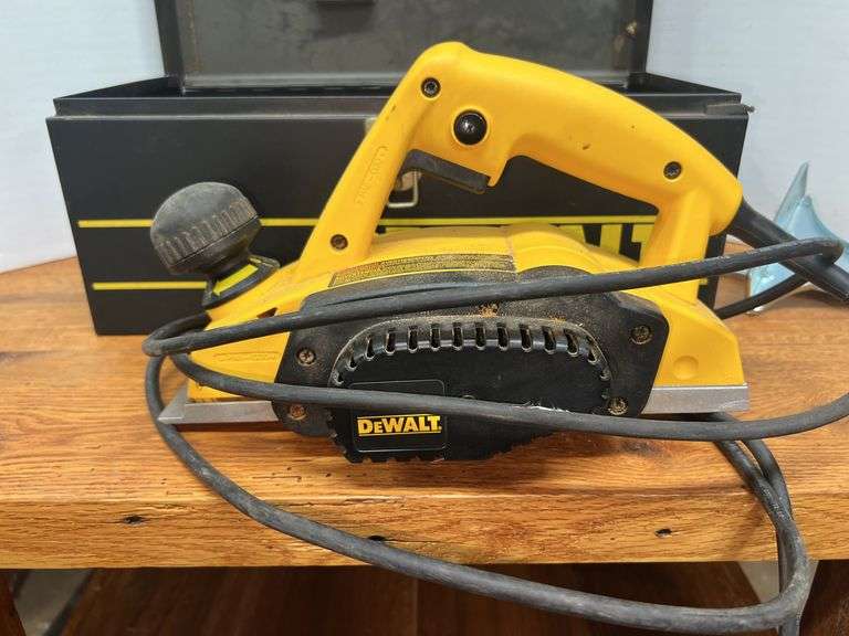 DeWalt Planer in Metal Toolbox