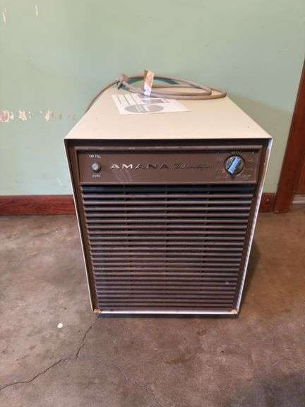 AMANA PORTABLE DEHUMIDIFIER