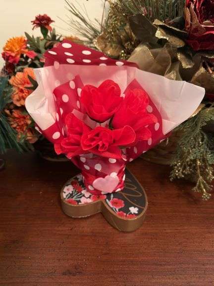 DECORATIVE FLORAL ARRANGEMENT BASKETS