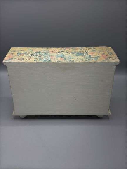 VINTAGE FLORAL JEWELRY BOX WITH CONTENTS OF JEWELRY AND WATCHES INCL. SEIKO, CITIZEN, FOSSIL, PRECIS