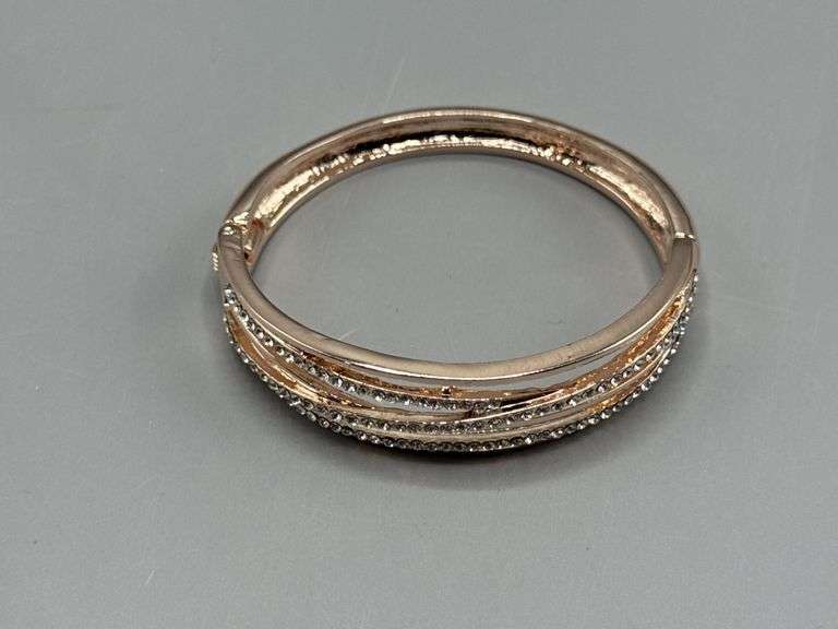 PAIR OF GLORIA VANDERBILT SILVER AND GOLD TONE CRYSTAL MESH CHAIN COLLARS AND WORTHINGTON BRACELET