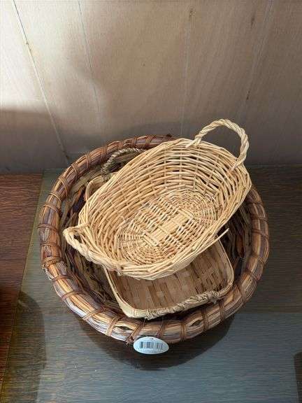 VARIETY IF BASKETS, ROYCE CRAFT PICNIC BASKET, WOOD CRATE