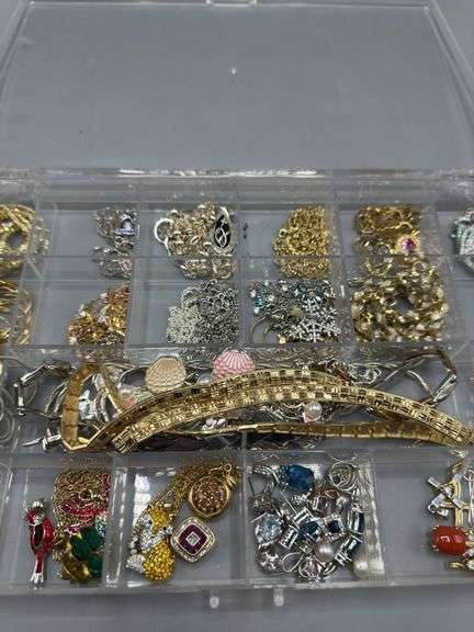JEWELRY BOX ASSORTMENT OF EARRINGS, BRACELETS, PENDANTS WITH 14KT GOLD