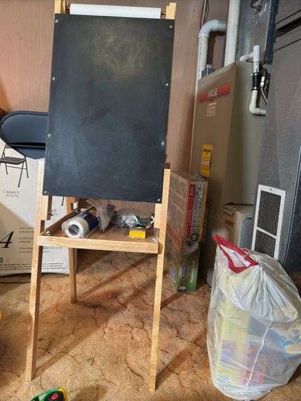CHILD’S WOODEN FLOOR EASEL, PLAYDOUGH, CHART, ATM, K’NEX