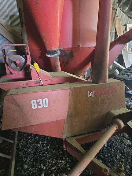 Farmhand 830 Feed Master grinder-mixer