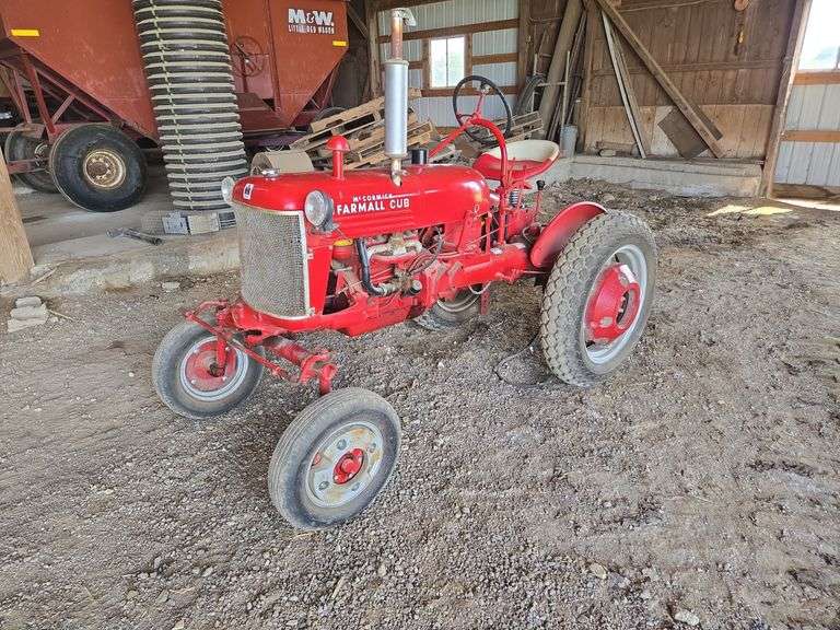 1947 McCormick IH Farmall Cub w/ 4.5' blade attachment
