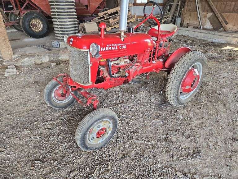 1947 McCormick IH Farmall Cub w/ 4.5' blade attachment