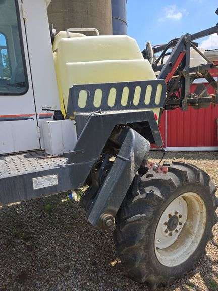 Melroe 3430 Spra-coupe sprayer