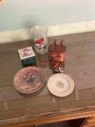 VARIETY OF SMALL BASKETS, PLATES AND DECOR