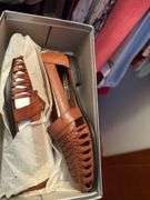 CONTENTS OF SHELF: SHOES NEW IN BOXES