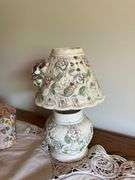 ROUND MDF-TOP TABLE WITH CONTENTS TABLE CLOTH, GLASSWARE, FLORAL DECOR, LAMPS, (ITEMS IN PHOTOS)