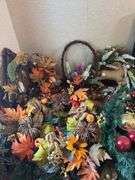HOLIDAY DECOR WREATHS