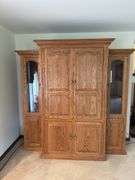 LARGE SOLID OAK AMISH BUILT ENTERTAINMENT CENTER
