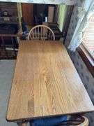 SOLID OAK KITCHEN TABLE WITH 2 MATCHING CHAIRS