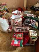 ASSORTMENT OF CHRISTMAS ITEMS: BAGS, WEEATH, ORNAMENTS, SIGNS AND MORE