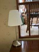 ROUND MDF-TOP TABLE WITH CONTENTS TABLE CLOTH, GLASSWARE, FLORAL DECOR, LAMPS, (ITEMS IN PHOTOS)