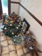 HOLIDAY DECOR WREATHS