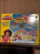 CHILD’S WOODEN FLOOR EASEL, PLAYDOUGH, CHART, ATM, K’NEX