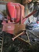 Farmhand 830 Feed Master grinder-mixer