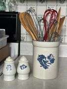 PFALTZGRAFF UTENSIL HOLDER, SALT AND PEPPER SHAKERS, MINI OIL PITCHERS, MAGNETS, LITTLE WALL DECOR, 