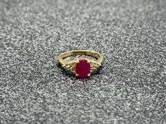 RUBY AND DIAMOND 14K GOLD RING @ 4 GRAMS