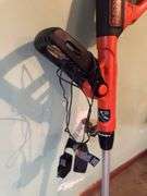 BLACK + DECKER 40V LITHIUM WEED EATER WITH CHARGER AND BATTERY